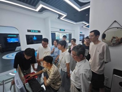皖江工學(xué)院 以教育信息科學(xué)技術(shù)開發(fā)驅(qū)動教學(xué)創(chuàng)新與人才培養(yǎng)